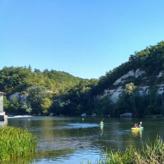 HPAAQU047FS0001S_Trentels_CampingHumeauLustrac_canoe