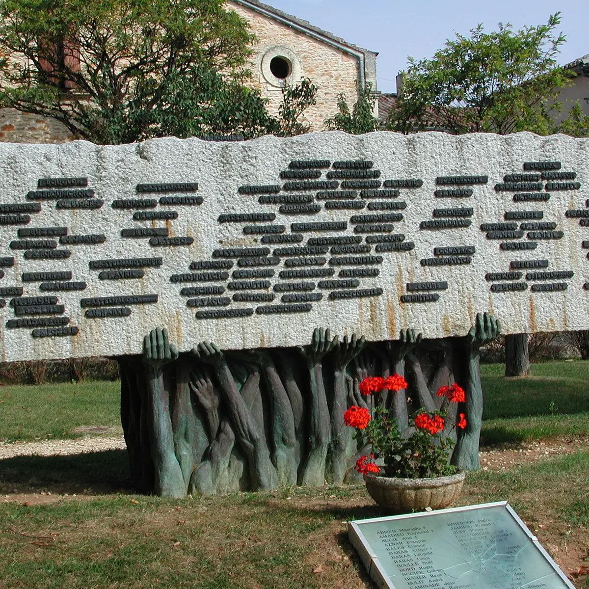 Lacapelle-Biron_©Joel Macé_2004 (1)