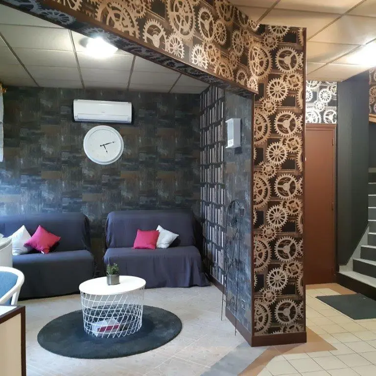 HLOAQU047V50DXBU_Fumel_Le72Watt_Marié_salon