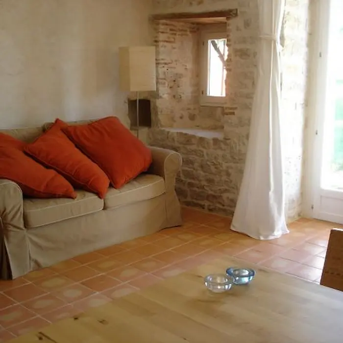 HLOAQU047FS00334_Thézac_Canel_L'écurie_salon