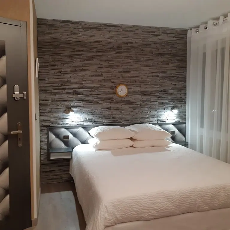 HLOAQU047V50DXBU_Fumel_Le72Watt_Marié_chambre