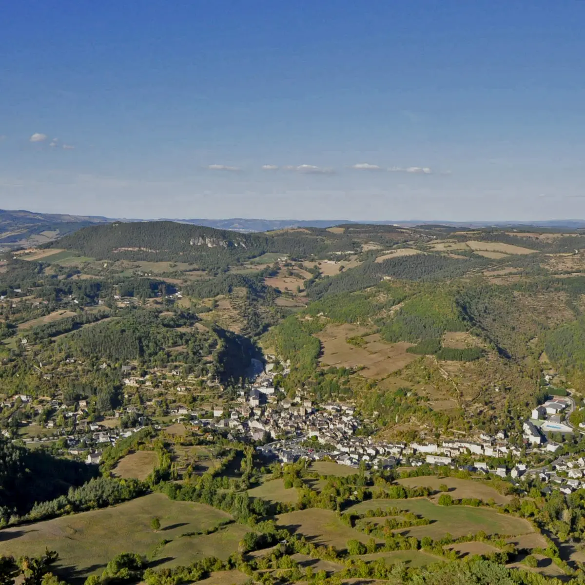 Vue du Rocher de Roqueprins sur les hauteurs de La Canourgue