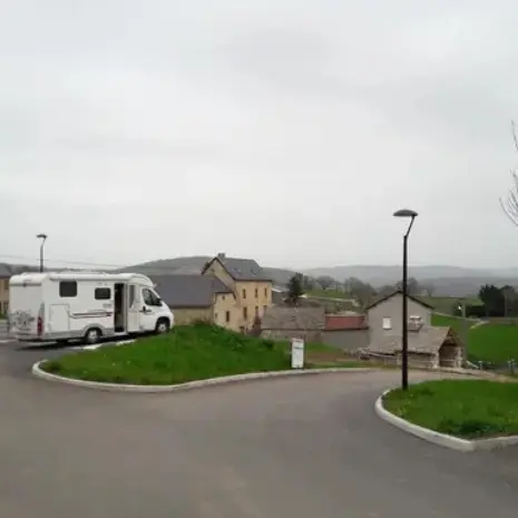 Aire de camping car Saint Germain du Teil 3