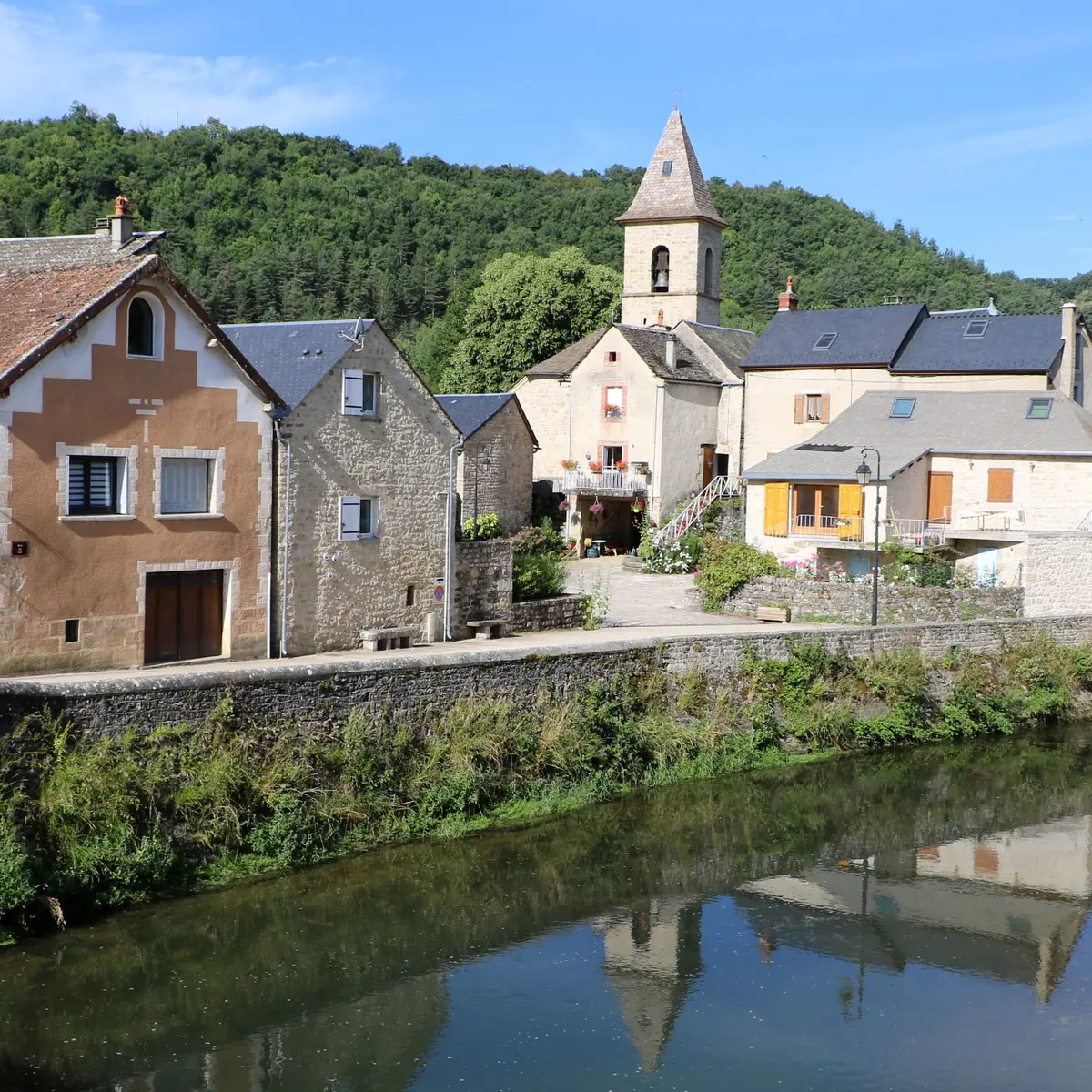 Les Salelles au bord du Lot_1