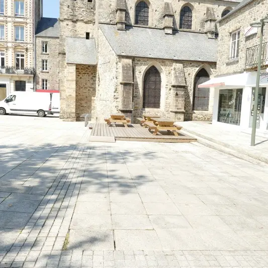 Aire pique nique coutances place saint nicolas (1)