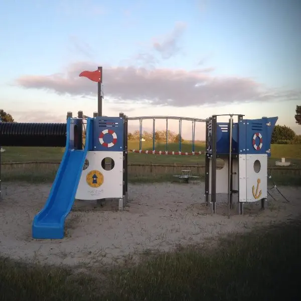 Bréhal_Camping de la Vanlée_aire de jeux
