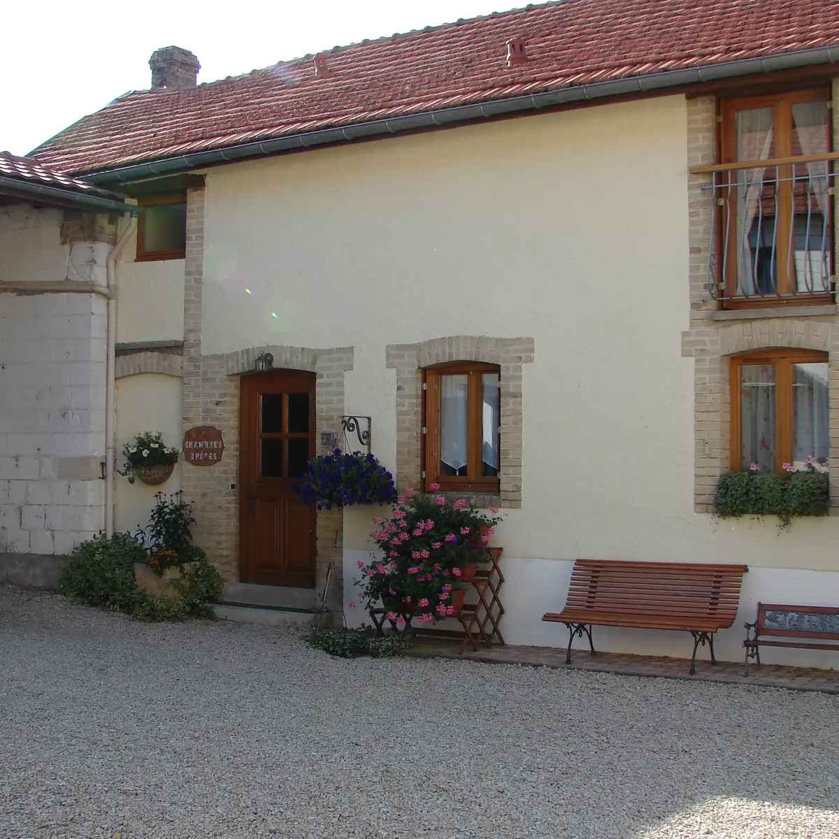 chambres-hotes-ferme-de-la-fauvette-la-cour