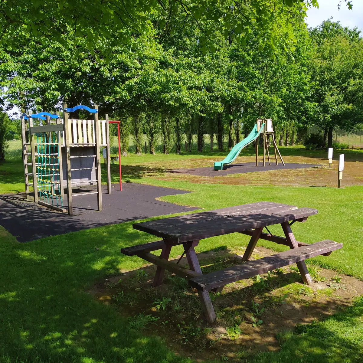 Aire de pique nique - Saint- Berthevin La tannière 53 © Bocage Mayennais Tourisme - 2