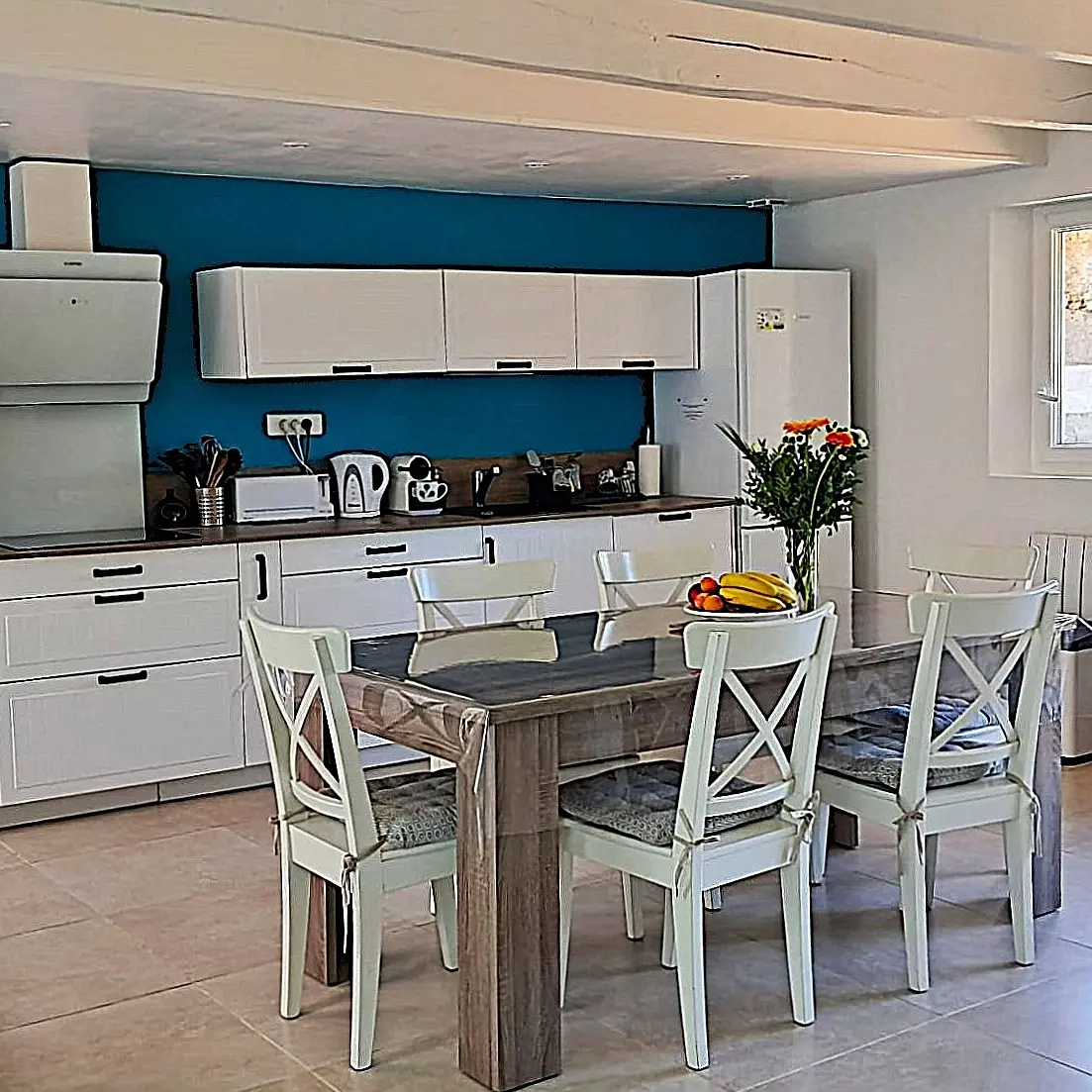 056MS000364_Anguille_Cuisine et zone repas