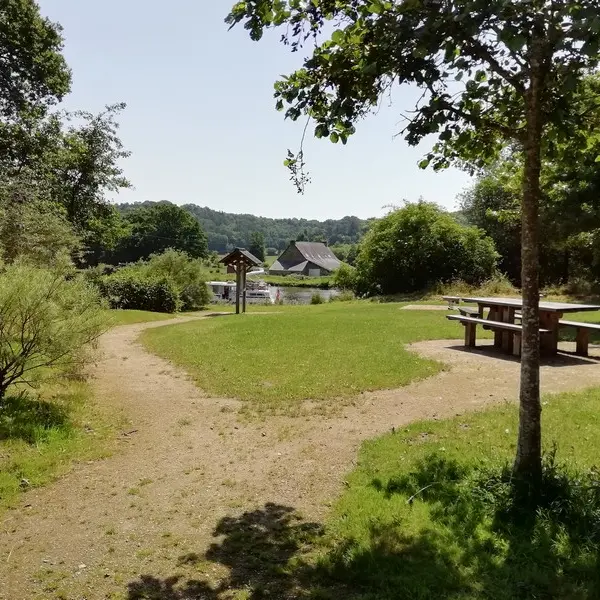 Aire de stationnement - Guillac - Morbihan - Bretagne