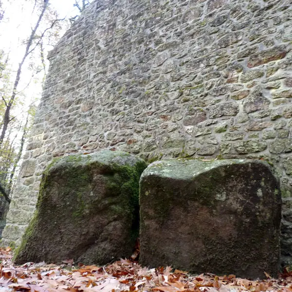 St Guyomard chapelle St Maurice menhir