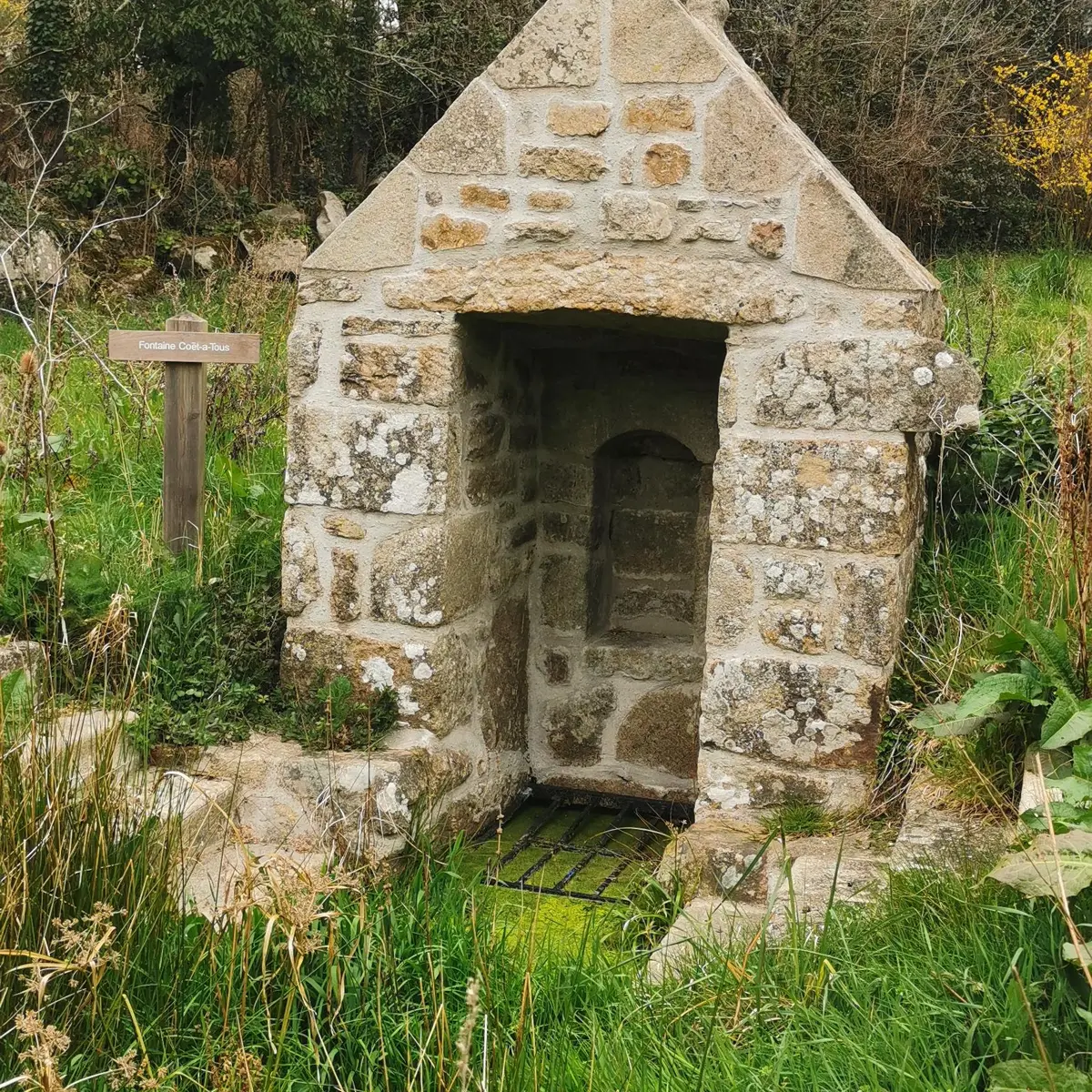 Fontaine de Coët à Tous