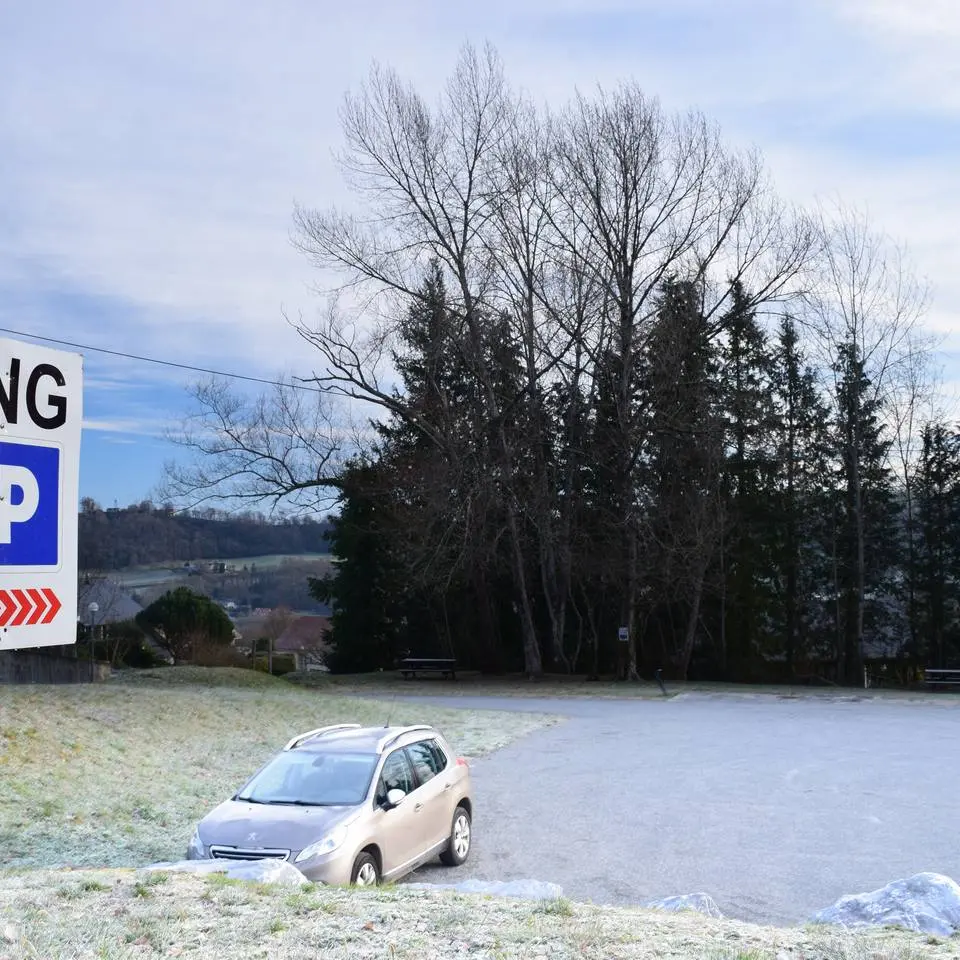 Aire de pique-nique - Bosdarros - parking