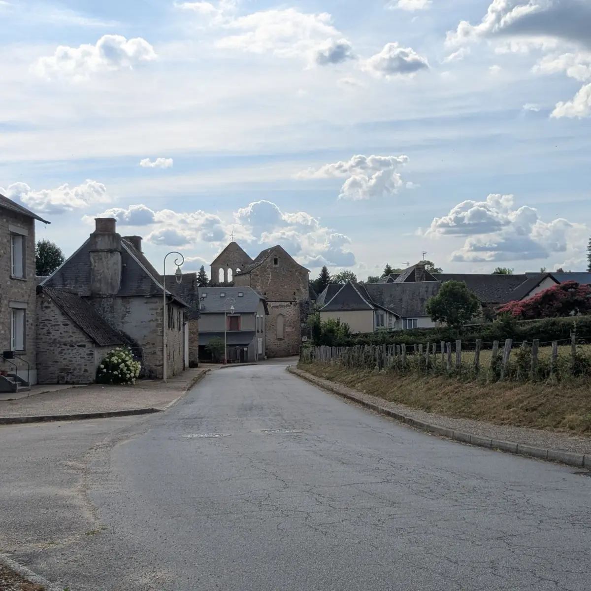 Arrivée bourg Meilhards (1)