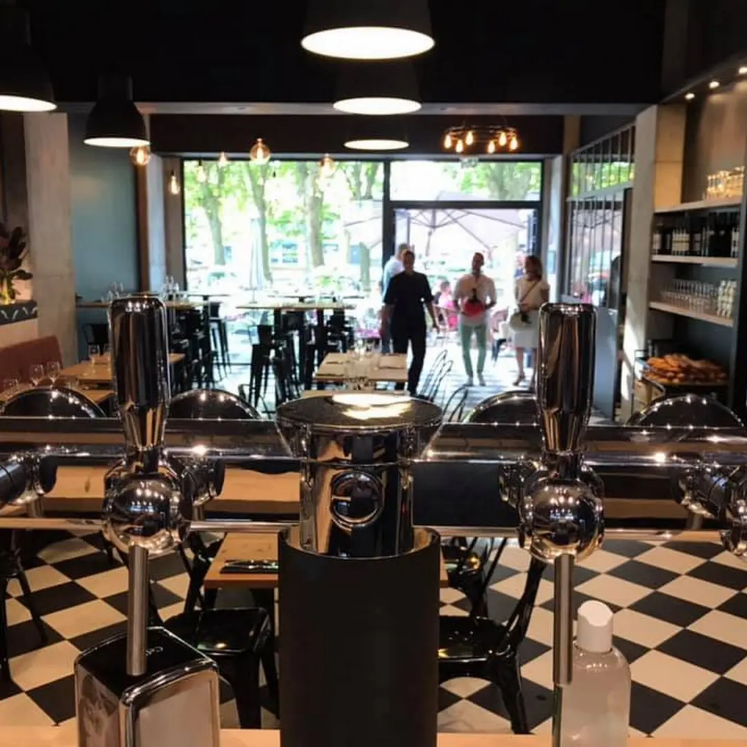 Dames moustache - billère - salle