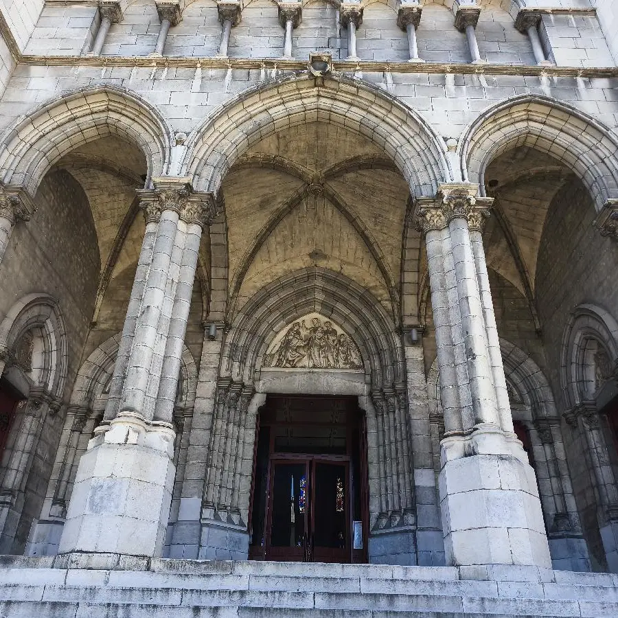 Église Saint-Jacques - Pau - porche