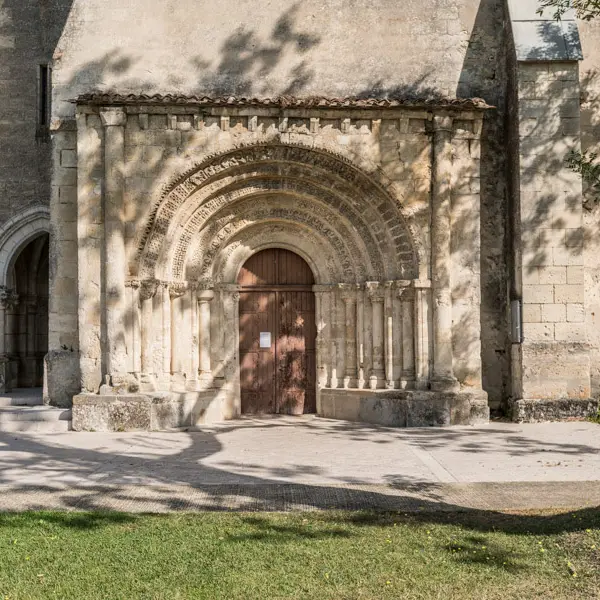 Eglise-de-St-Germain-d-Arsac-et-son-porche2
