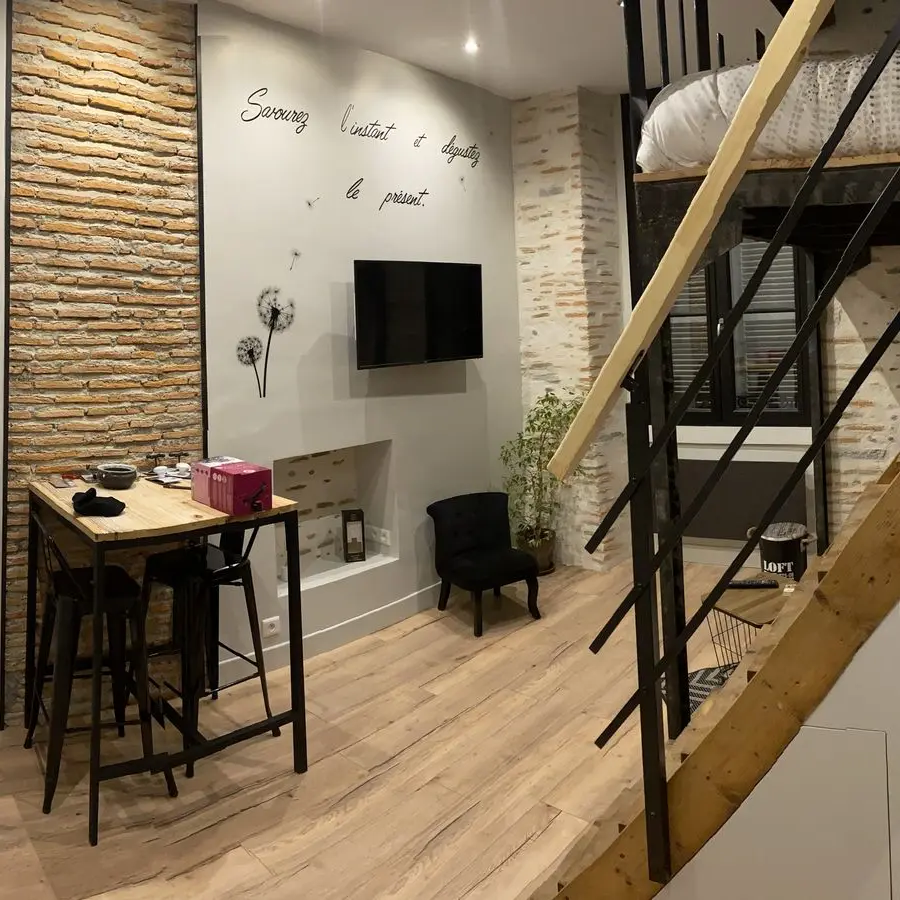 Hédas Suite - Pau - escalier