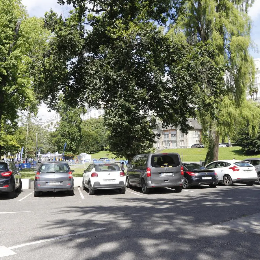 Parking Philippe Tissié véhicules