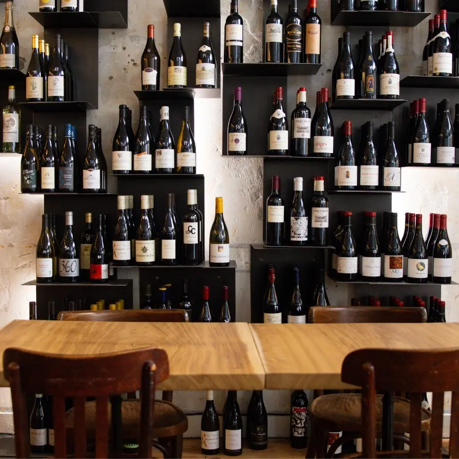 Bar à vin Brut - Pau - le mur de vin