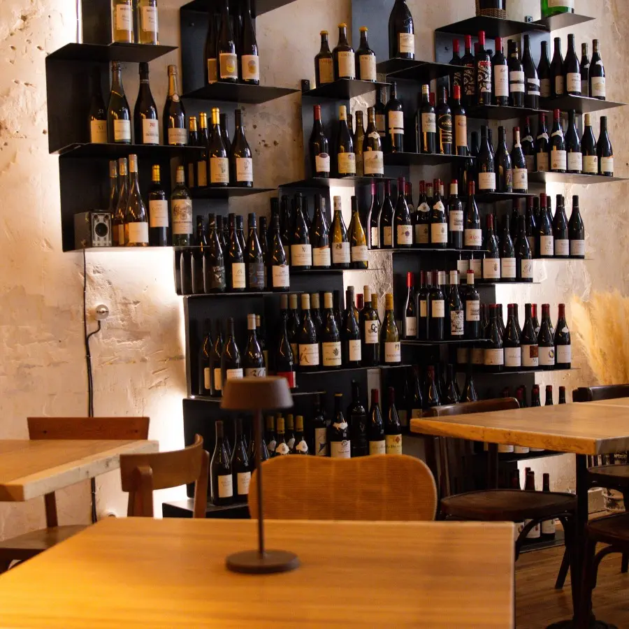 Bar à vin Brut - Pau - les tables