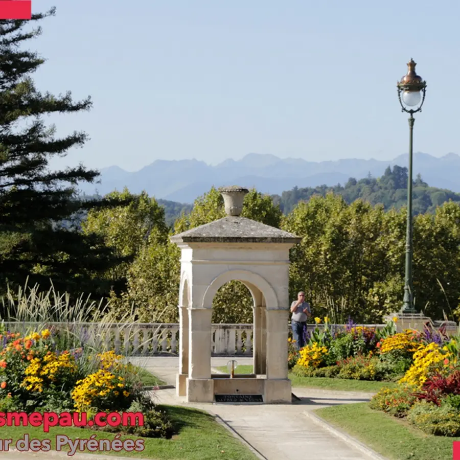 Pau, capitale royale - place Royale