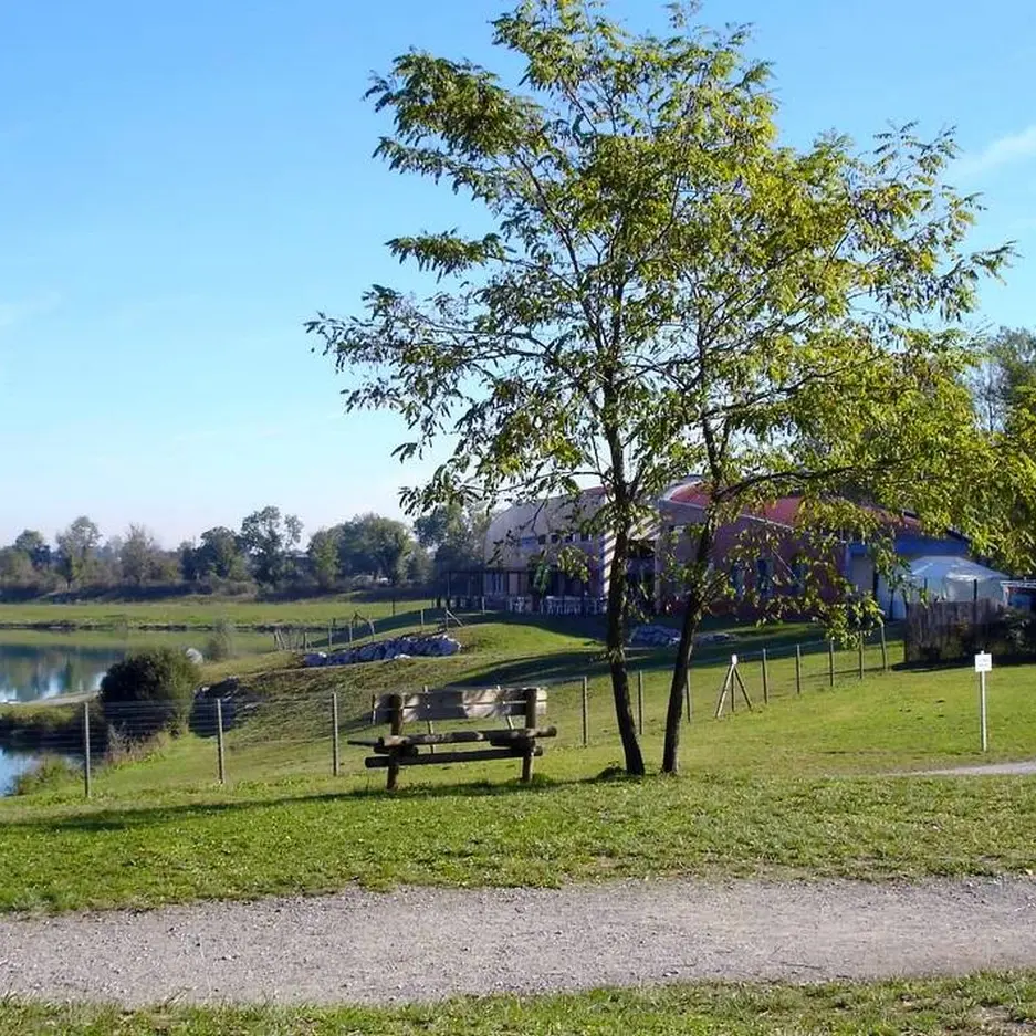 Vue sur le lac de Laroin - chemin de balade