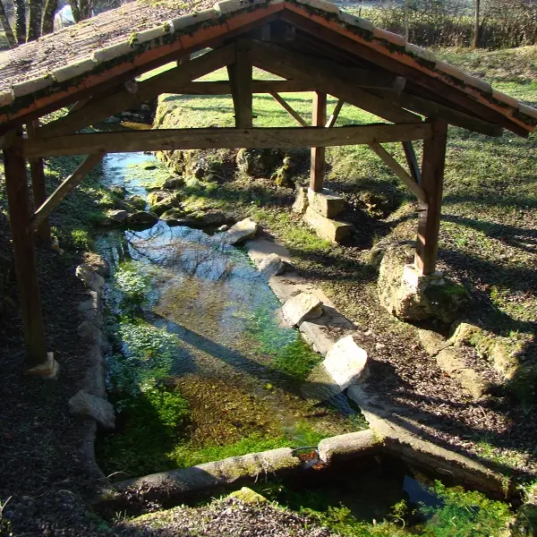 saint jean de cole lavoir Neuville