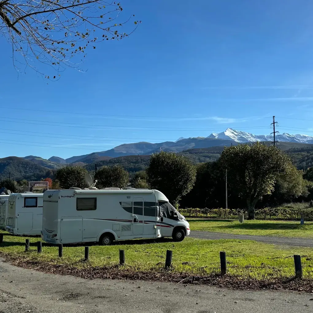 AIRE DE CAMPING-CARS CAMPING LE VIEUX BERGER