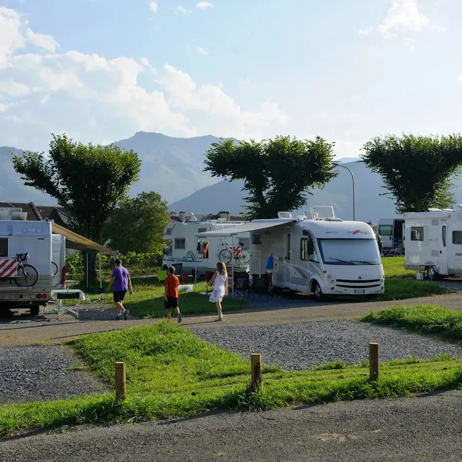 AIRE DE CAMPING-CARS CAMPING LE VIEUX BERGER