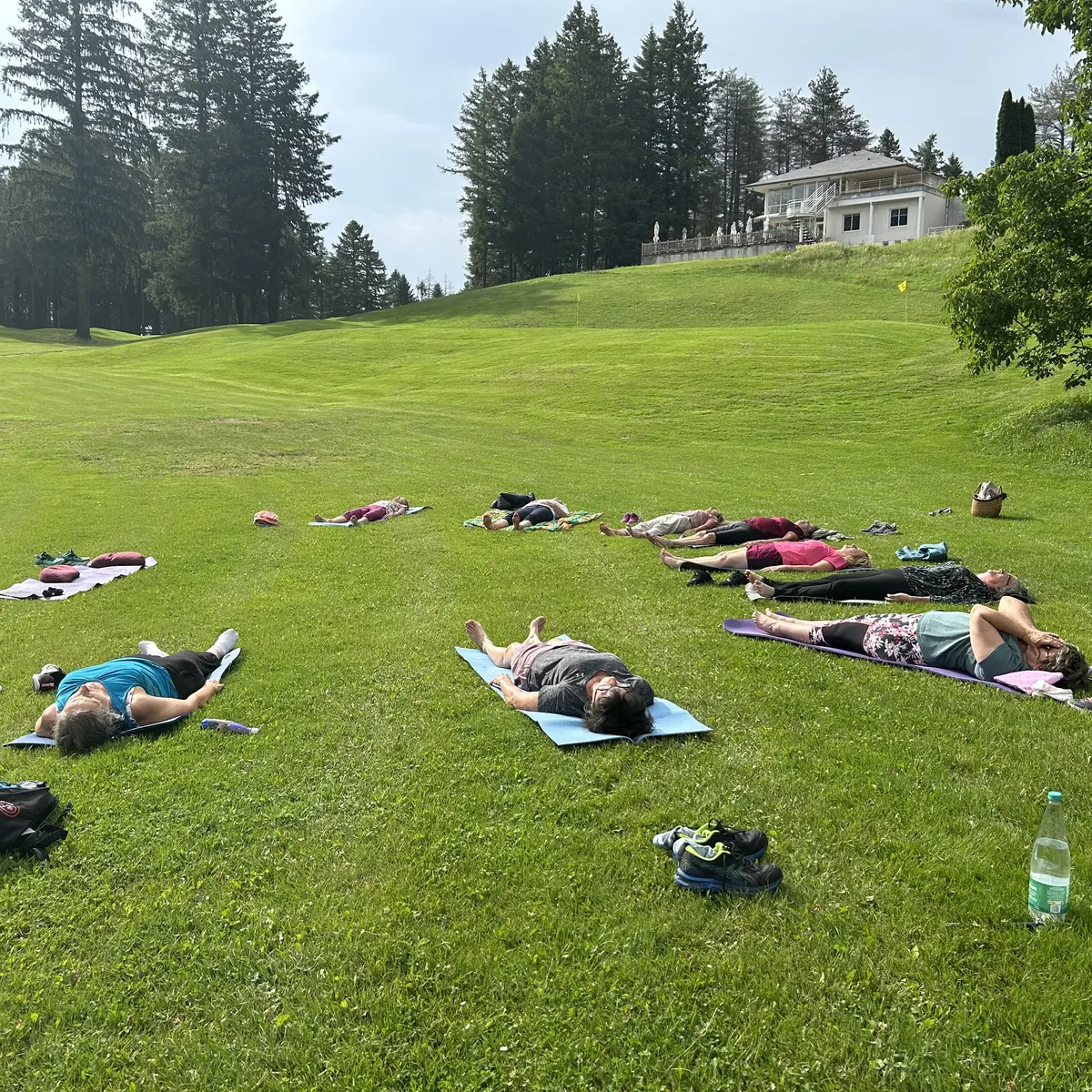 PHOTO-YOGA-LAC-DE-LOURDES-2