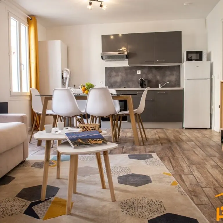 AU COEUR DE PERPIGNAN T3 3ÈME ÉTAGE - photo 2