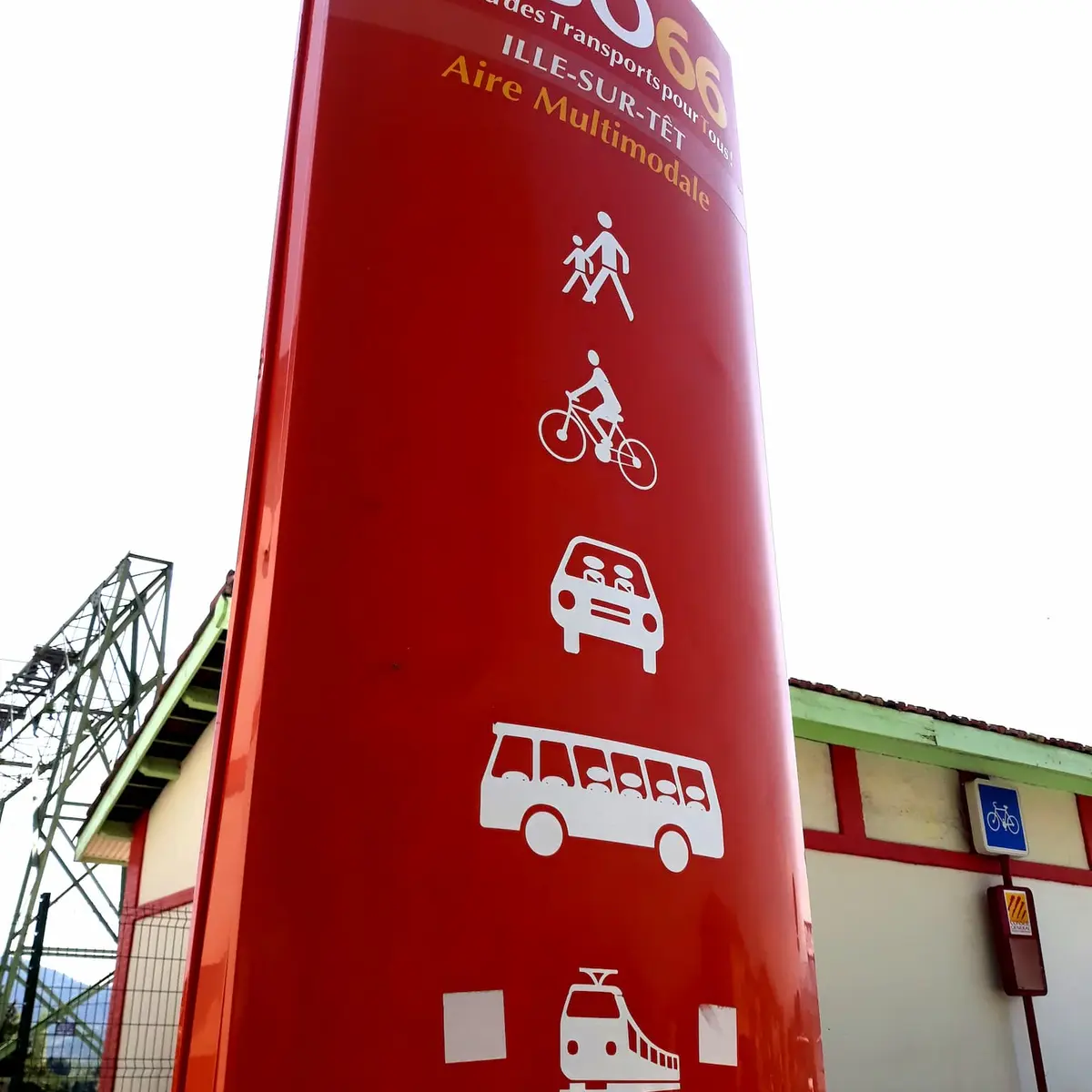 aire-multimodale-panneau-ille-sur-tet