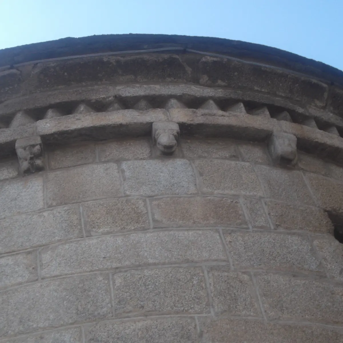 Eglise St Julien Estavar 2