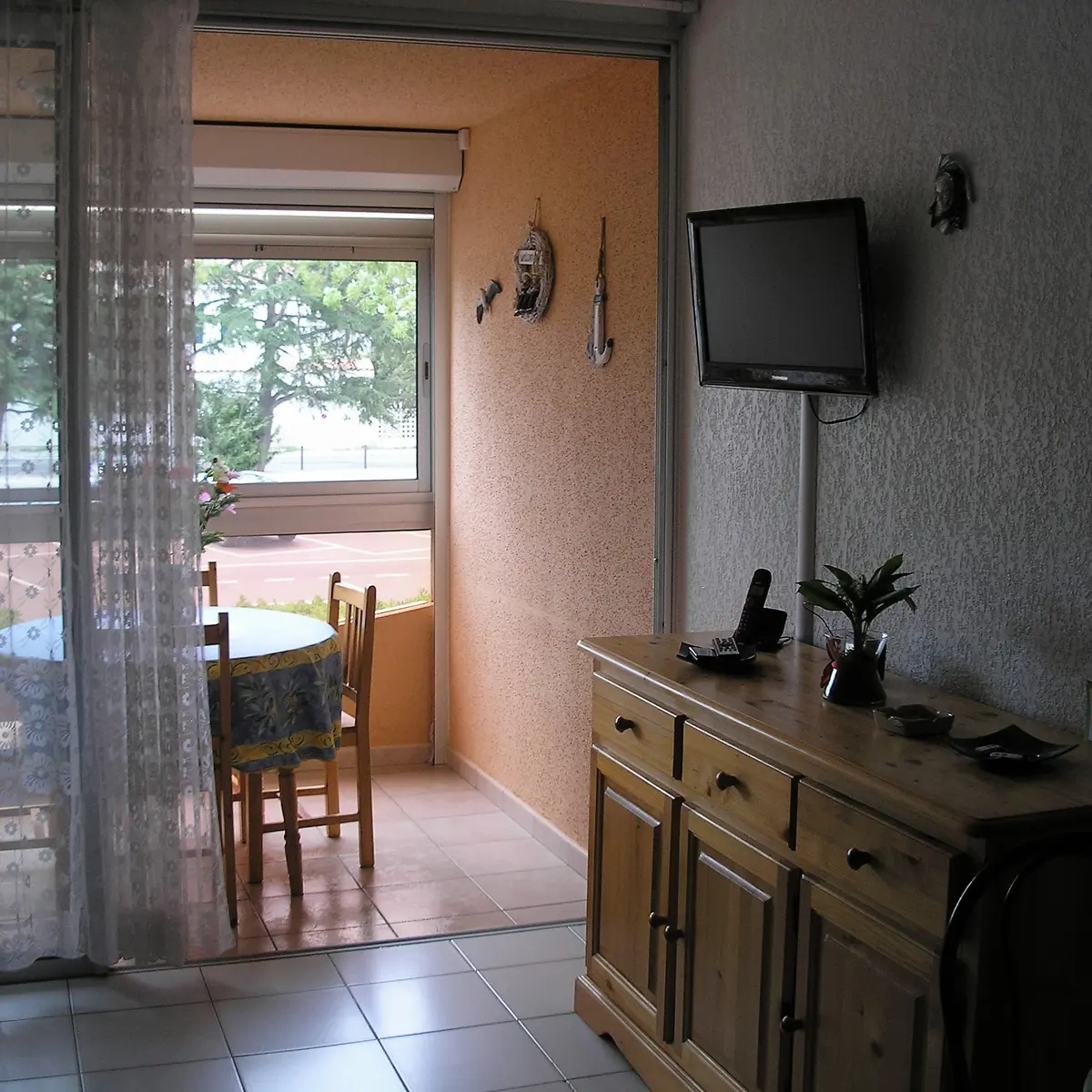 Depuis le coin cuisine vue vers la loggia