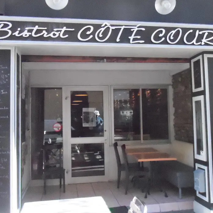 Le-Bistrot-Cote-Cour 1