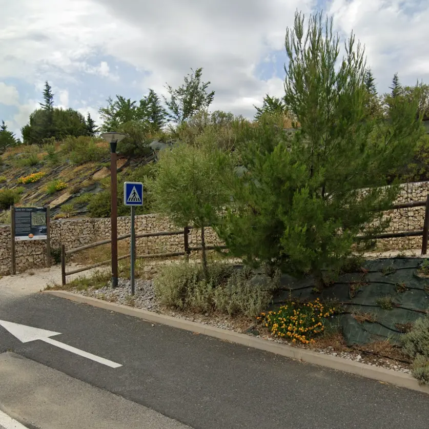 Serrat d'en Vaquer - Accès piétons depuis parking Auchan ©2024 Google