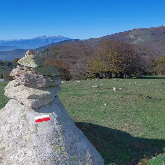 Cairn sur la crête des Albères_1
