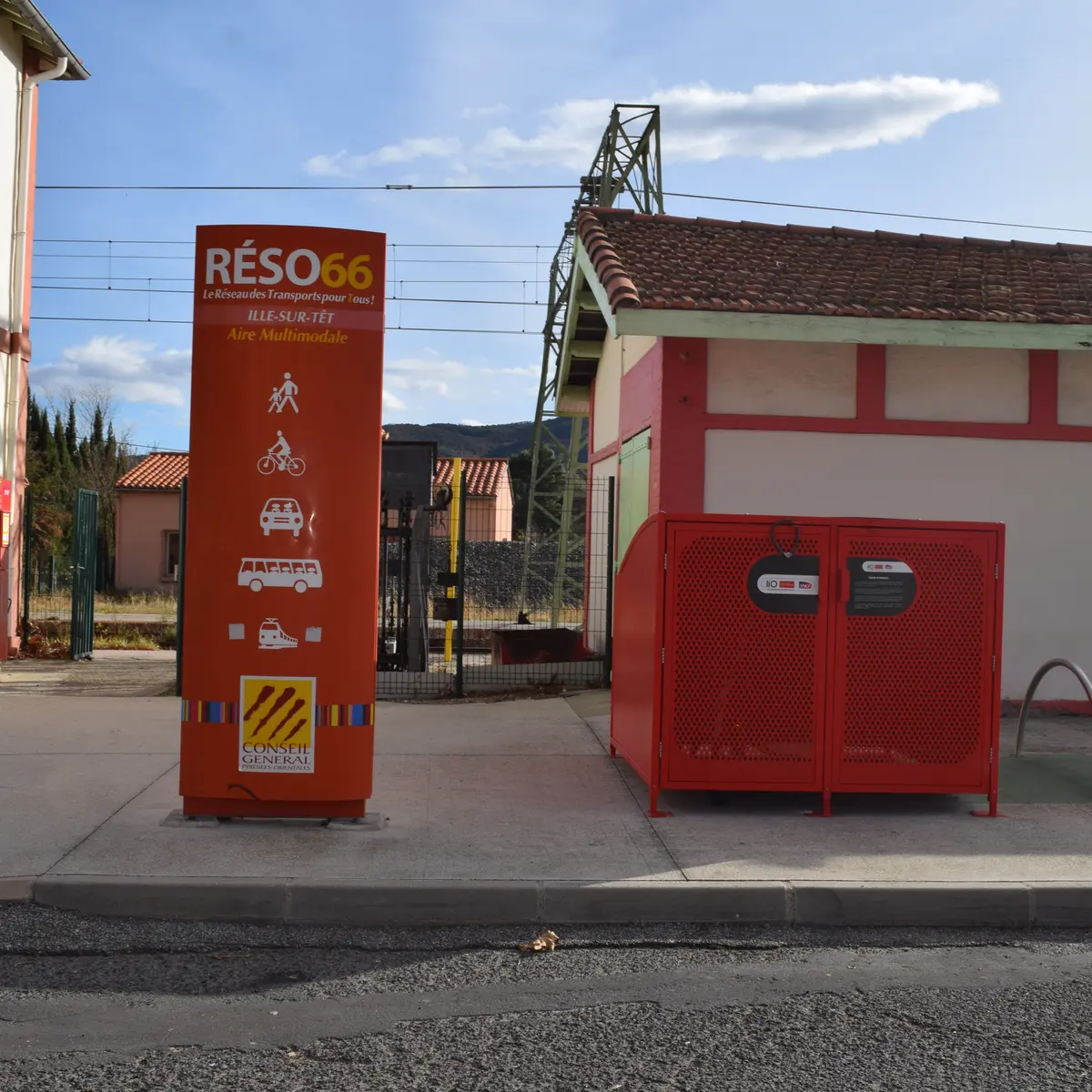 box-velos-rouge-gare-ille-sur-tet