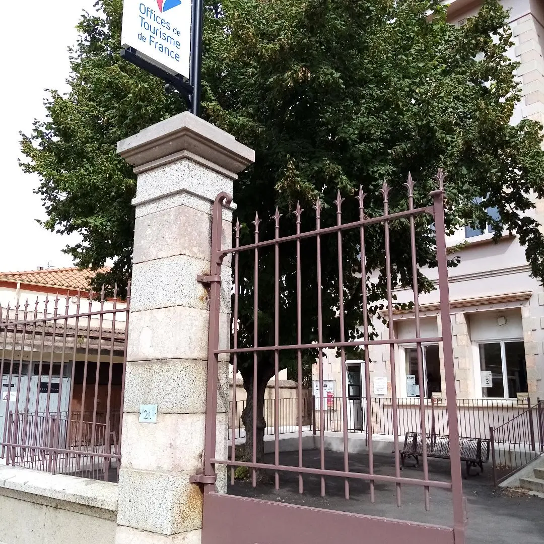 extérieur avec logo