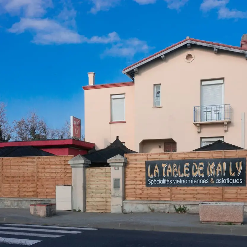 la-table-de-mai-ly-entree-exterieur-ille-sur-tet-web