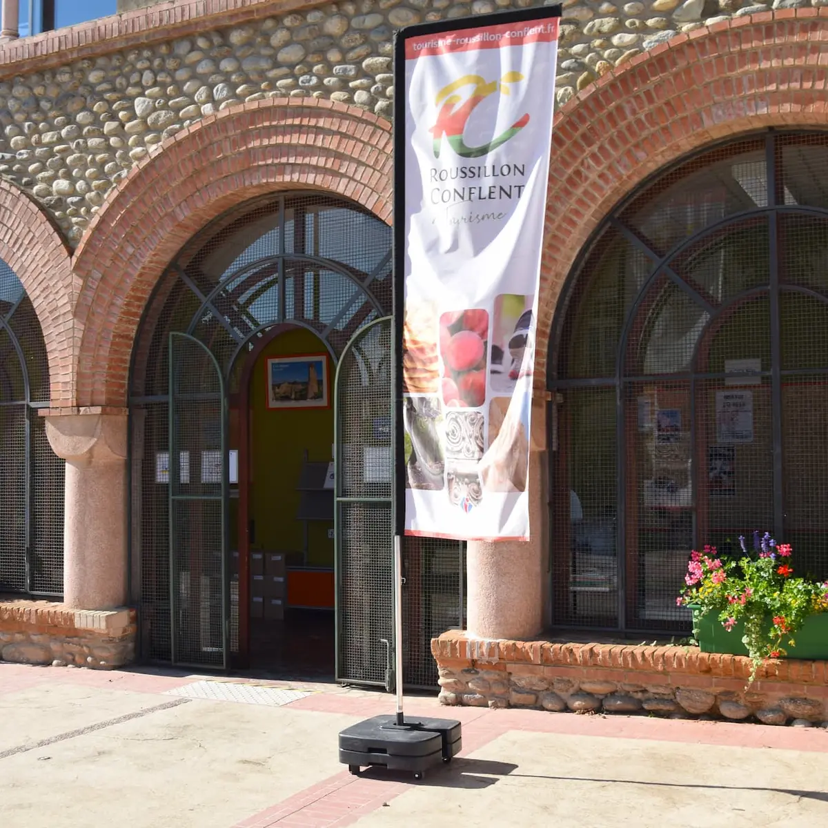 oti-exterieur-drapeau-ille-sur-tet