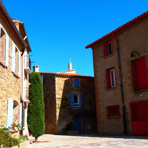 Le village de Sainte-Colombe-de-la-Commanderie_2