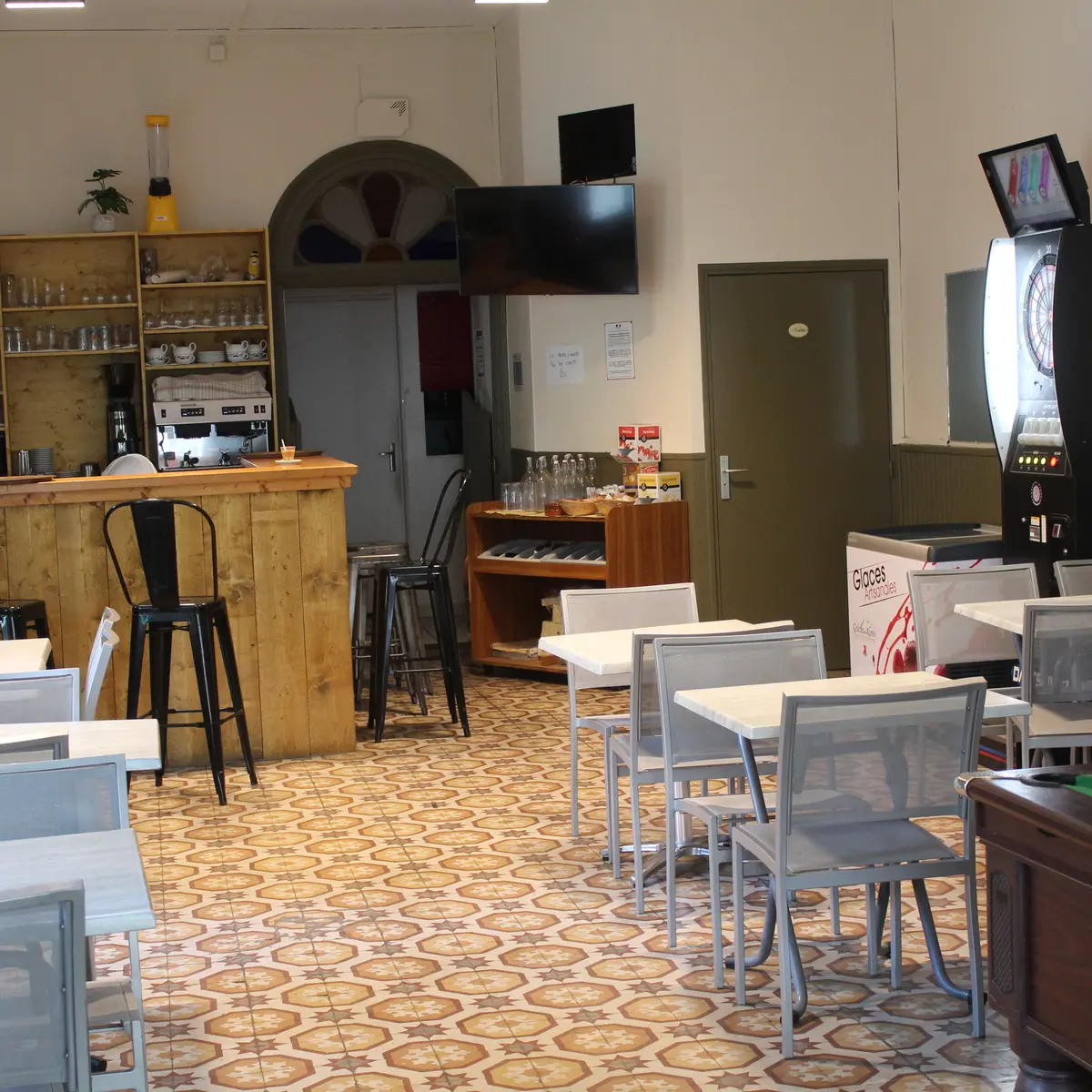 salle café de la placette - maury - celine ery