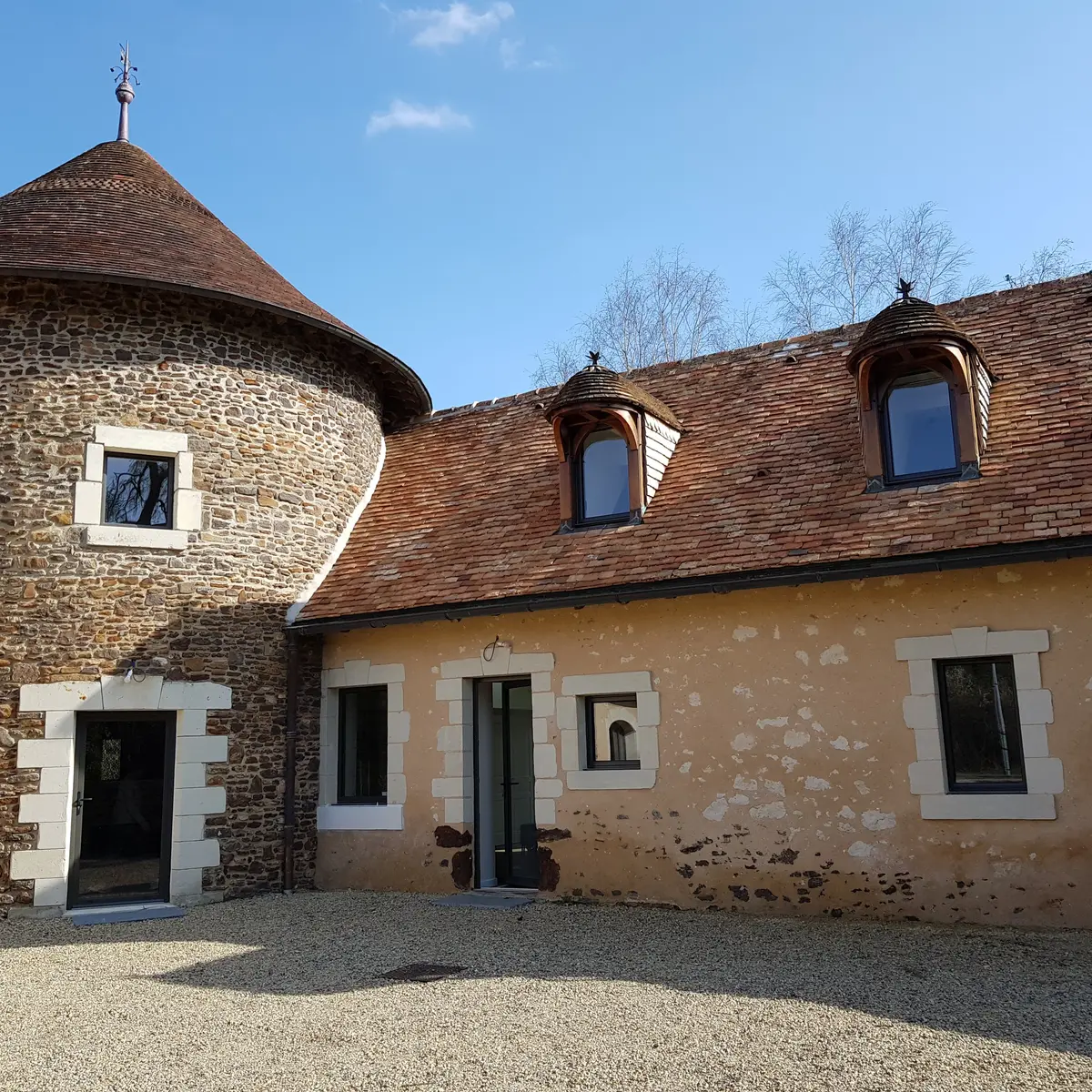 Cour du gîte des Charmes