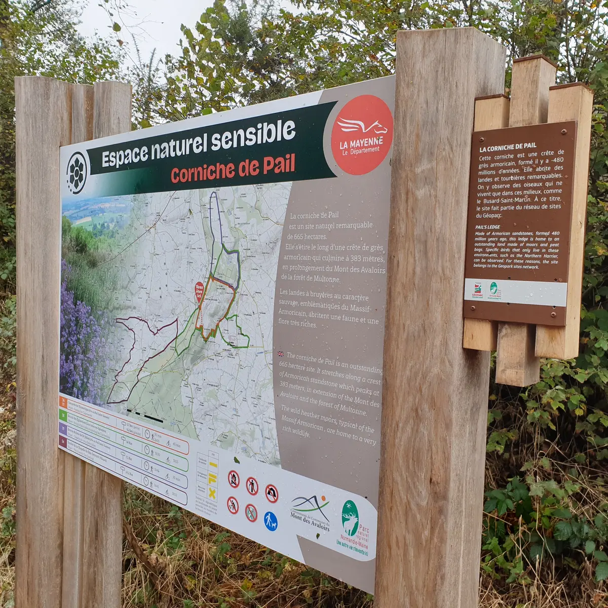 Informations jalonnant le parcours sur la corniche