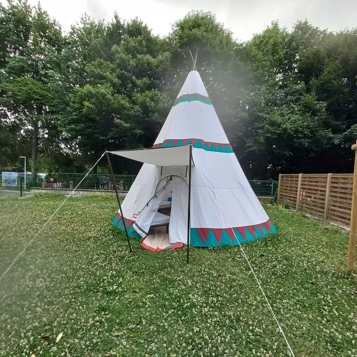 TIPI AU CAMPING DU GUE SAINT-LEONARD