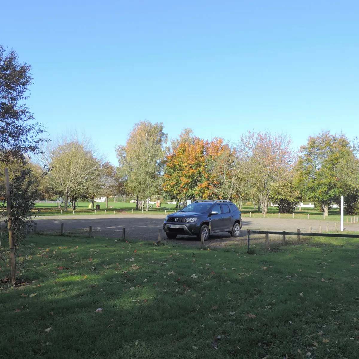 Aire de stationnement Camping-car à Auvers-le-Hamon près du plan d'eau