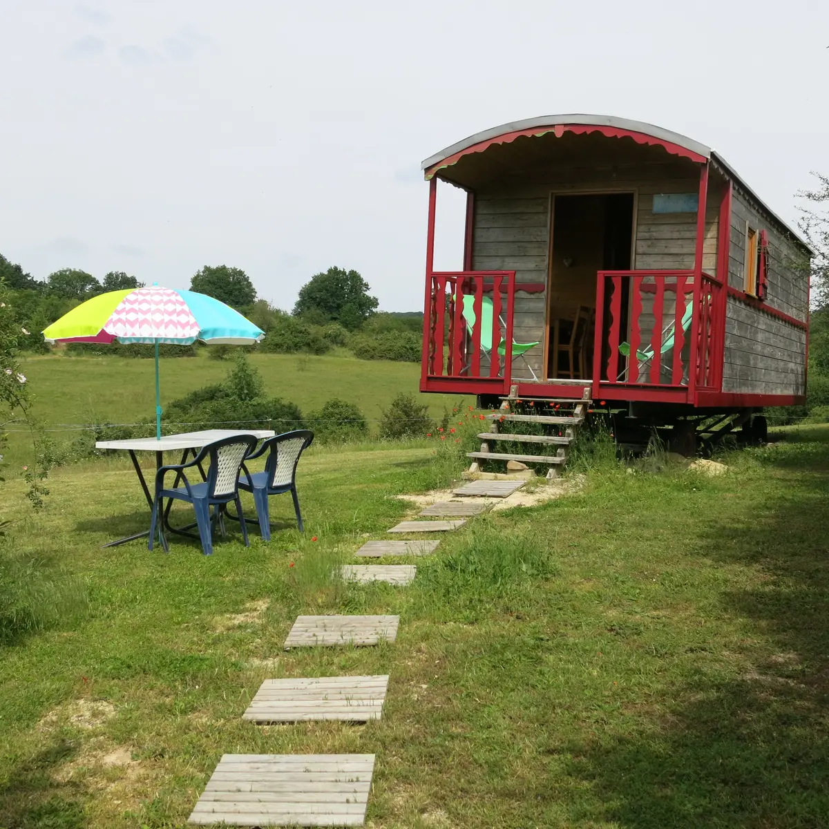 La Grande Savane - Saint-Paul-le-Gaultier - roulotte toute équipée extérieur