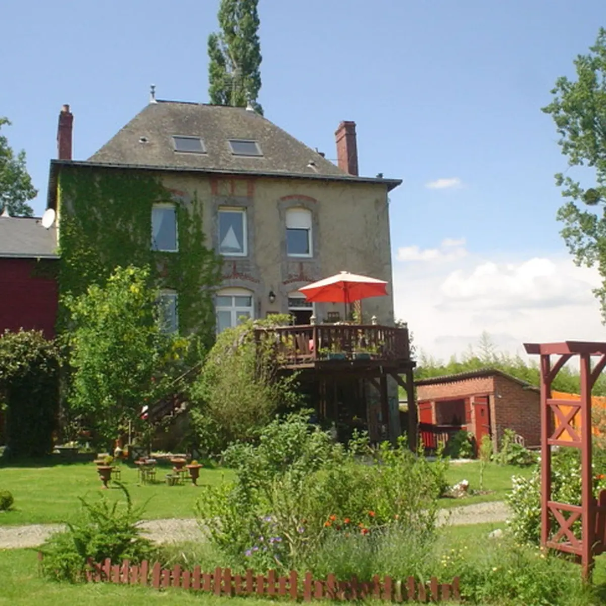 La Chaussée d'olivet FACADE